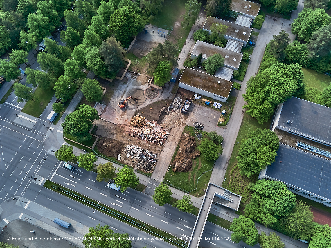 14.05.2022 - Luftbilder von der Baustelle Haus für Kinder in Neuperlach